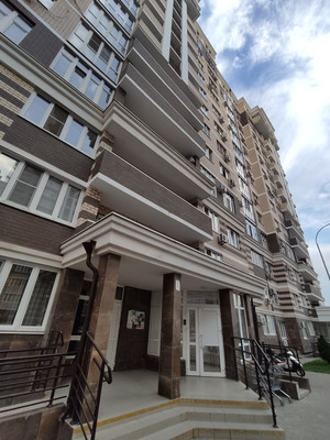 Продам трехкомнатную (3-комн.) квартиру, Конгрессная ул, 21, Краснодар г