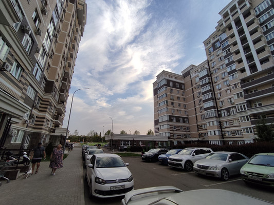 Продам трехкомнатную (3-комн.) квартиру, Конгрессная ул, 21, Краснодар г