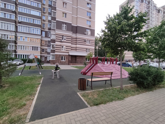 Продам трехкомнатную (3-комн.) квартиру, Конгрессная ул, 21, Краснодар г