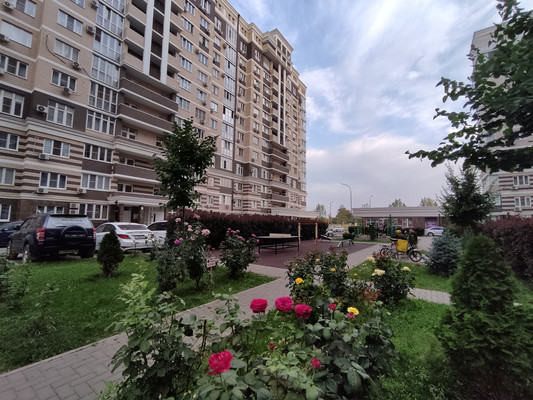 Продам трехкомнатную (3-комн.) квартиру, Конгрессная ул, 21, Краснодар г