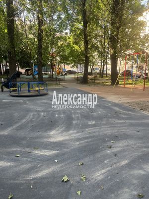 Продам трехкомнатную (3-комн.) квартиру, Московский пр-кт, 132, Санкт-Петербург г