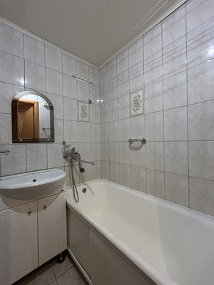 Продам трехкомнатную (3-комн.) квартиру, Свободы ул, 38А, Киров г