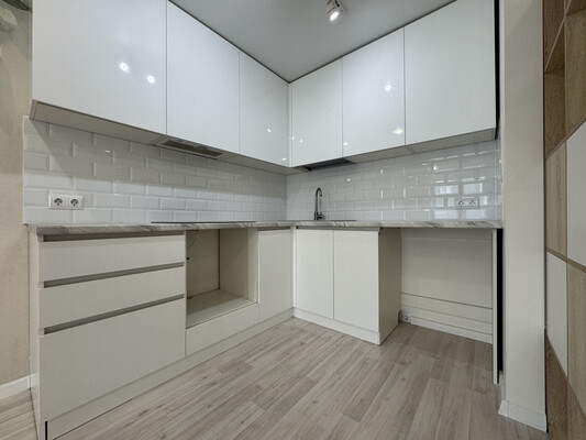 Продам однокомнатную (1-комн.) квартиру, Ленина ул, 145к1, Киров г