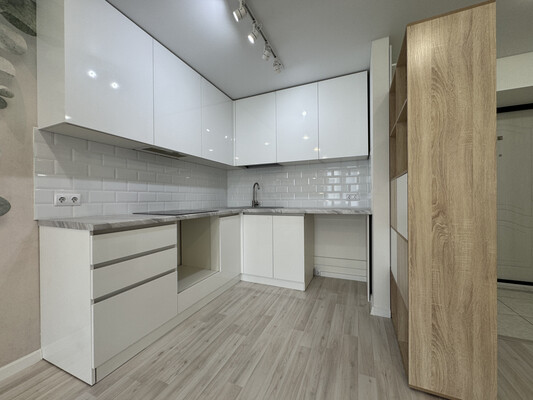 Продам однокомнатную (1-комн.) квартиру, Ленина ул, 145к1, Киров г