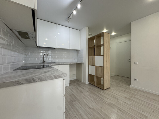 Продам однокомнатную (1-комн.) квартиру, Ленина ул, 145к1, Киров г