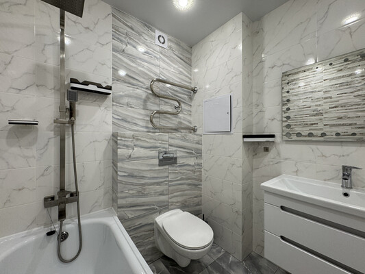 Продам однокомнатную (1-комн.) квартиру, Ленина ул, 145к1, Киров г