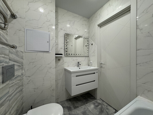 Продам однокомнатную (1-комн.) квартиру, Ленина ул, 145к1, Киров г