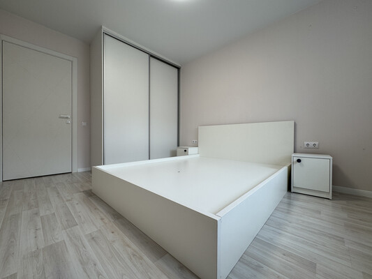 Продам однокомнатную (1-комн.) квартиру, Ленина ул, 145к1, Киров г