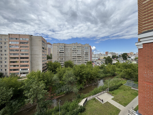 Продам однокомнатную (1-комн.) квартиру, Ленина ул, 145к1, Киров г