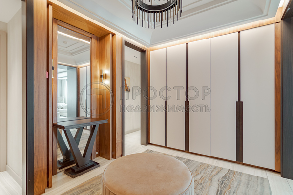 Продам многокомнатную квартиру, Корабельная ул, 17к3, Москва г
