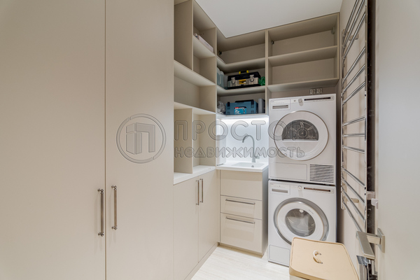 Продам многокомнатную квартиру, Корабельная ул, 17к3, Москва г