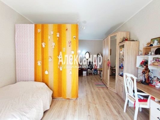 Продам трехкомнатную (3-комн.) квартиру, Ленина пр-кт, 20, Выборг г
