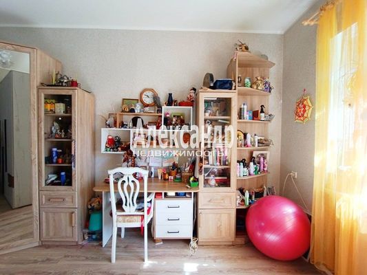 Продам трехкомнатную (3-комн.) квартиру, Ленина пр-кт, 20, Выборг г