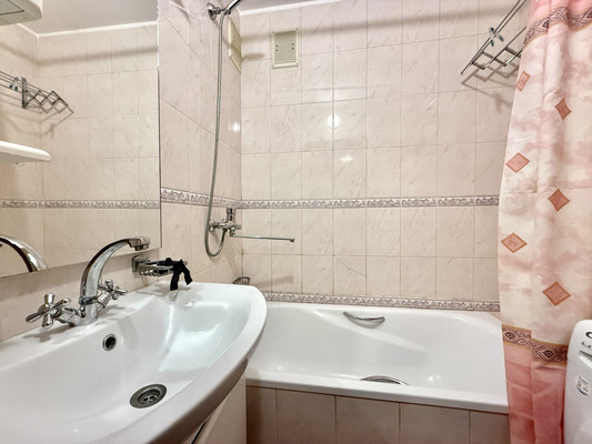 Продам двухкомнатную (2-комн.) квартиру, им. Матэ Залки ул, 7кд, Симферополь г