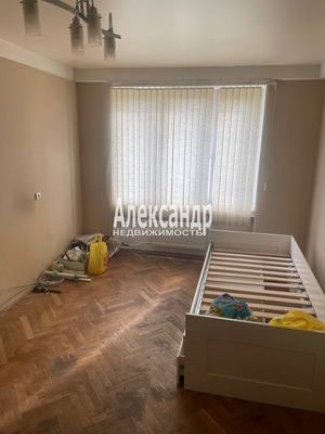 Продам трехкомнатную (3-комн.) квартиру, Купчинская ул, 20к3, Санкт-Петербург г