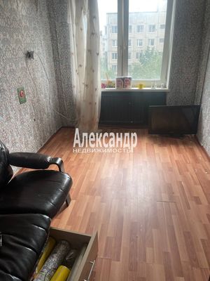 Продам трехкомнатную (3-комн.) квартиру, Купчинская ул, 20к3, Санкт-Петербург г