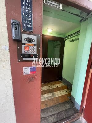 Продам трехкомнатную (3-комн.) квартиру, Купчинская ул, 20к3, Санкт-Петербург г