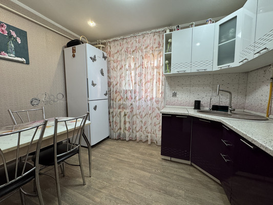 Продам двухкомнатную (2-комн.) квартиру, Киевская ул, 70, Красногвардейское пгт