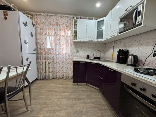 Продам двухкомнатную (2-комн.) квартиру, Киевская ул, 70, Красногвардейское пгт