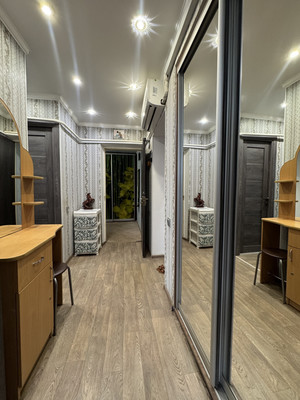 Продам двухкомнатную (2-комн.) квартиру, Киевская ул, 70, Красногвардейское пгт