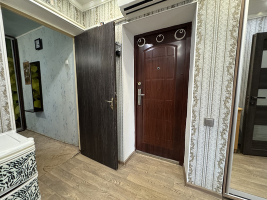 Продам двухкомнатную (2-комн.) квартиру, Киевская ул, 70, Красногвардейское пгт