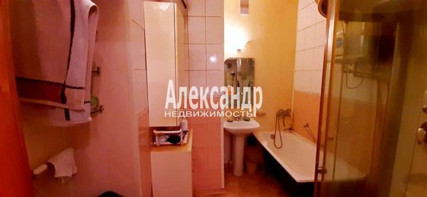 Продам трехкомнатную (3-комн.) квартиру, Декабристов ул, 28, Санкт-Петербург г