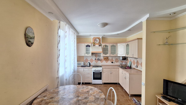 Продам трехкомнатную (3-комн.) квартиру, Крымская ул, 6, Ишим г