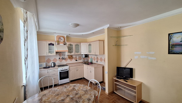 Продам трехкомнатную (3-комн.) квартиру, Крымская ул, 6, Ишим г
