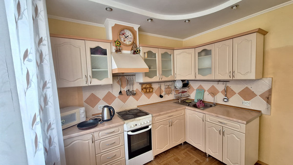 Продам трехкомнатную (3-комн.) квартиру, Крымская ул, 6, Ишим г