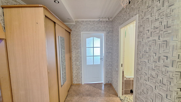 Продам трехкомнатную (3-комн.) квартиру, Крымская ул, 6, Ишим г