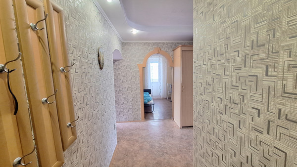 Продам трехкомнатную (3-комн.) квартиру, Крымская ул, 6, Ишим г
