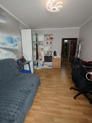 Продам трехкомнатную (3-комн.) квартиру, Родники мкр, 2, Знамя Октября п