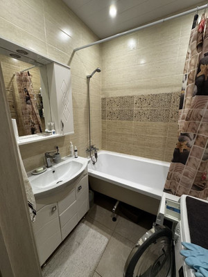 Продам двухкомнатную (2-комн.) квартиру, Истринская ул, 8к1, Москва г