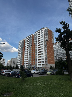 Продам двухкомнатную (2-комн.) квартиру, Истринская ул, 8к1, Москва г