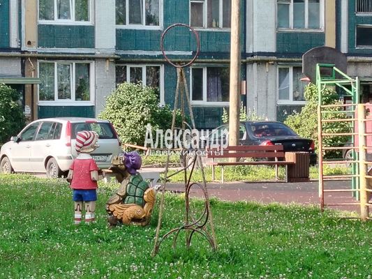 Продам двухкомнатную (2-комн.) квартиру, 42, Торфяное п