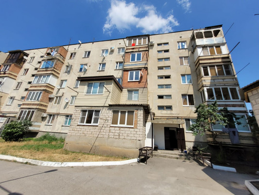 Продам трехкомнатную (3-комн.) квартиру, Фрунзе ул, 9к3, Баксан г