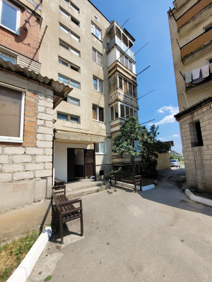 Продам трехкомнатную (3-комн.) квартиру, Фрунзе ул, 9к3, Баксан г
