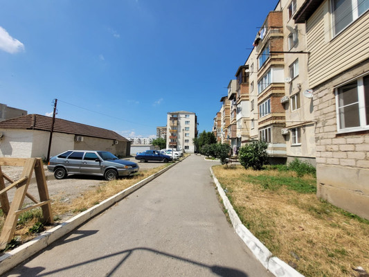 Продам трехкомнатную (3-комн.) квартиру, Фрунзе ул, 9к3, Баксан г