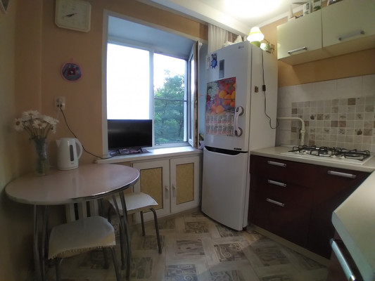 Продам двухкомнатную (2-комн.) квартиру, Кулакова ул, 8, Пенза г