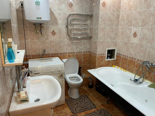 Продам трехкомнатную (3-комн.) квартиру, Строителей пр-кт, 41, Волгодонск г