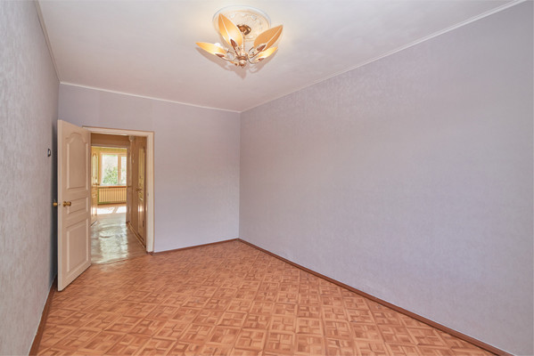 Продам трехкомнатную (3-комн.) квартиру, Партизанская ул, 101, Иркутск г