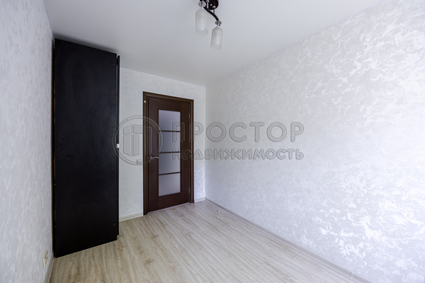Продам двухкомнатную (2-комн.) квартиру, 1-я Хуторская ул, 8к1, Москва г