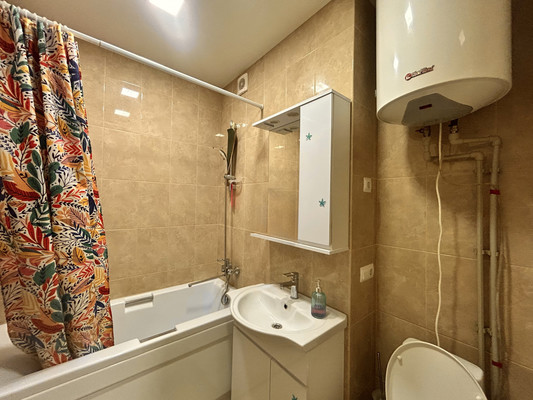 Продам однокомнатную (1-комн.) квартиру, Луговая ул, 6жк1, Симферополь г