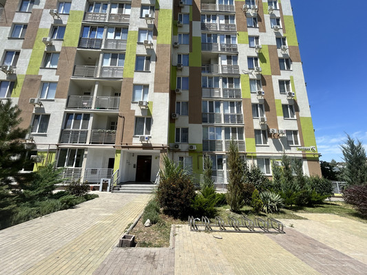 Продам однокомнатную (1-комн.) квартиру, Луговая ул, 6жк1, Симферополь г