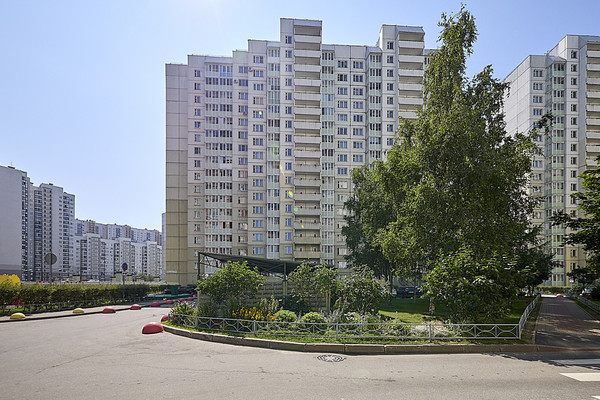 Продам трехкомнатную (3-комн.) квартиру, Бадаева ул, 8к2, Санкт-Петербург г