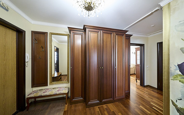 Продам трехкомнатную (3-комн.) квартиру, Бадаева ул, 8к2, Санкт-Петербург г