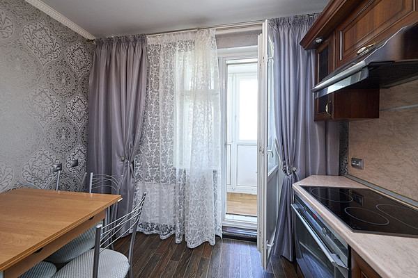 Продам трехкомнатную (3-комн.) квартиру, Бадаева ул, 8к2, Санкт-Петербург г