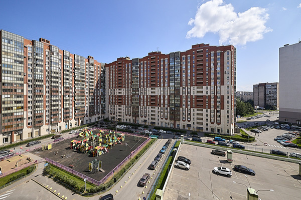Продам трехкомнатную (3-комн.) квартиру, Бадаева ул, 8к2, Санкт-Петербург г