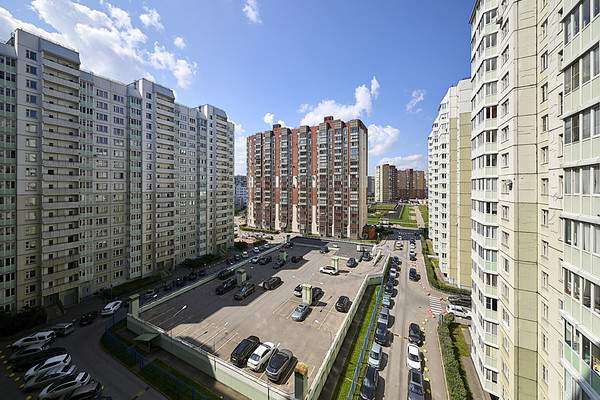 Продам трехкомнатную (3-комн.) квартиру, Бадаева ул, 8к2, Санкт-Петербург г