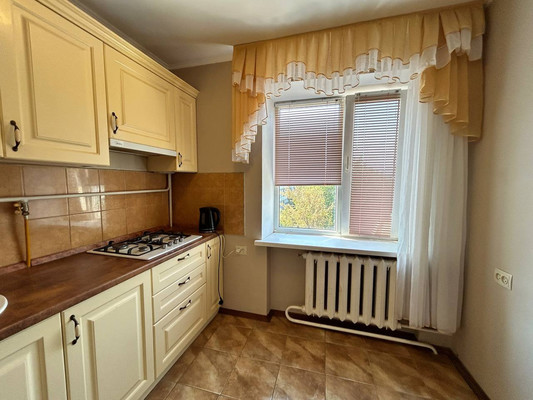 Продам трехкомнатную (3-комн.) квартиру, Набережная ул, 83, Симферополь г
